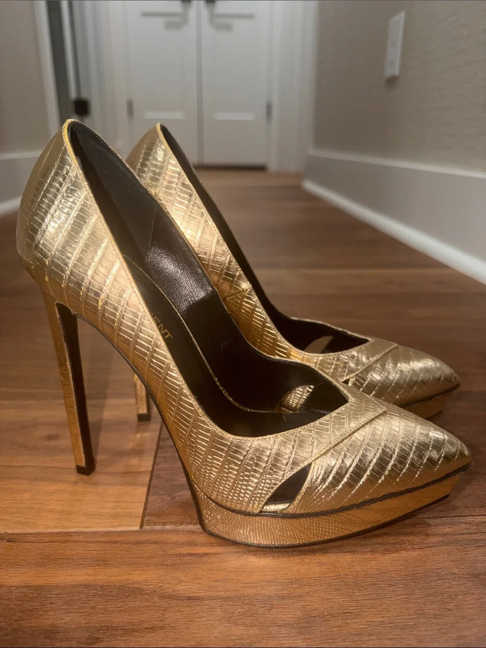 Saint Laurent Gold Croc-Embossed Leather Pointed Toe Pumps size 37 - Picture 6 of 8